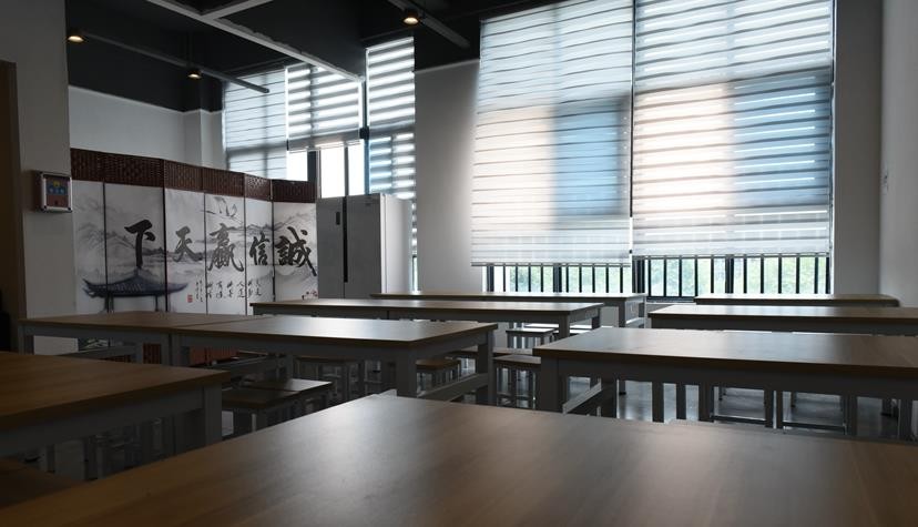 樂(lè)山職場(chǎng) 休息室.JPG